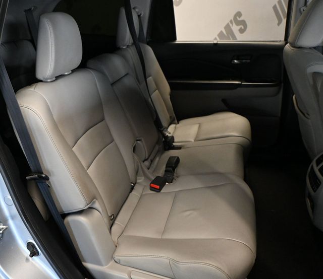 2020 Honda Pilot Touring 8-Passenger - 23101112 - 20