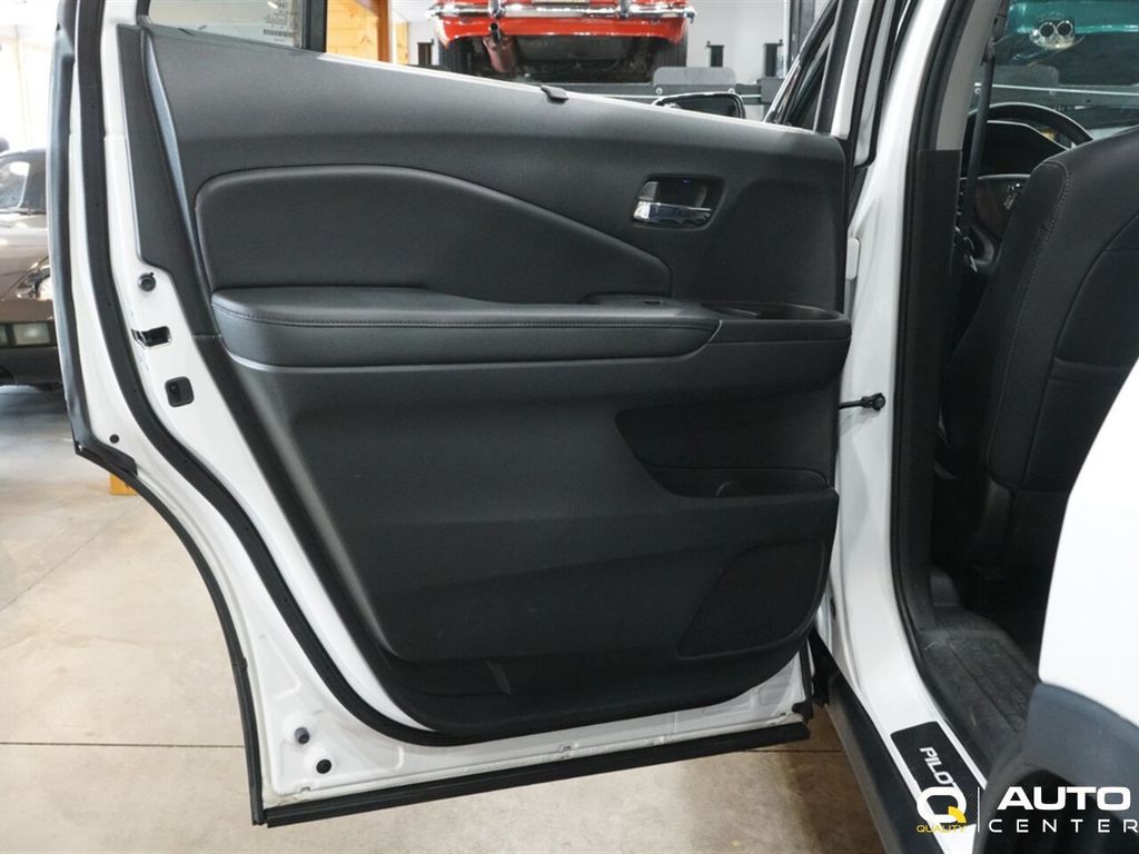 2020 Honda Pilot Touring 8-Passenger AWD - 22910478 - 17