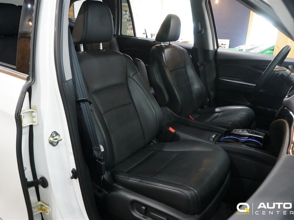 2020 Honda Pilot Touring 8-Passenger AWD - 22910478 - 26