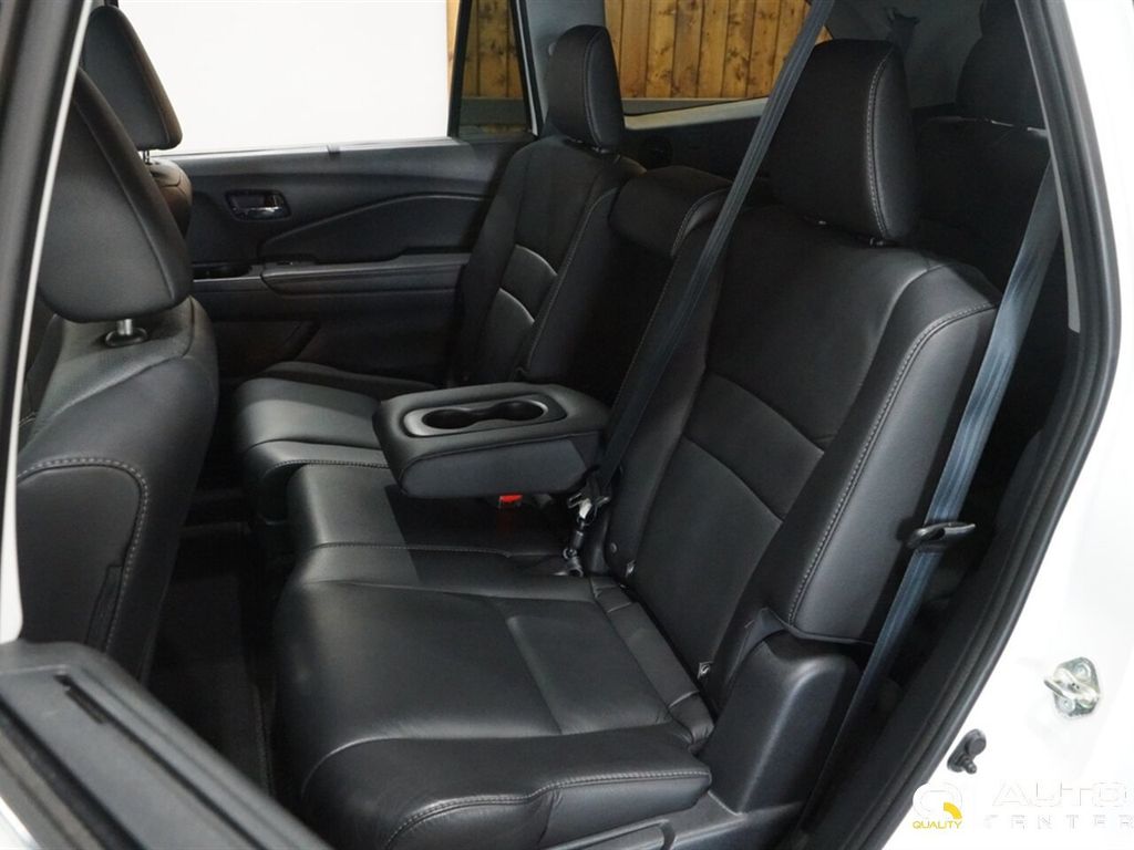 2020 Honda Pilot Touring 8-Passenger AWD - 22910478 - 42
