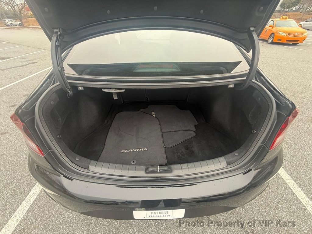 2020 Hyundai Elantra SE IVT - 22964408 - 18