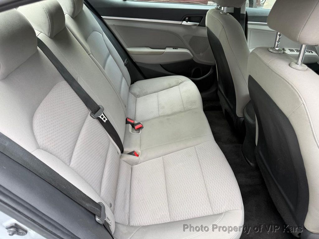 2020 Hyundai Elantra SE IVT - 23023520 - 12