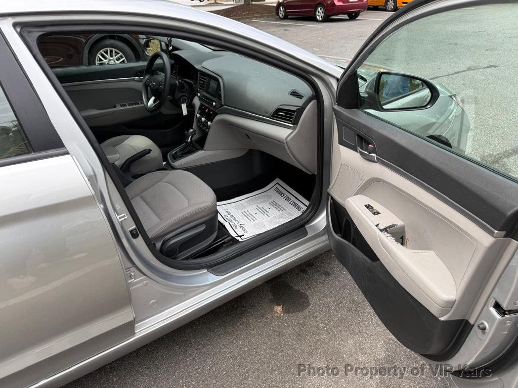 2020 Hyundai Elantra SE IVT - 23023520 - 8
