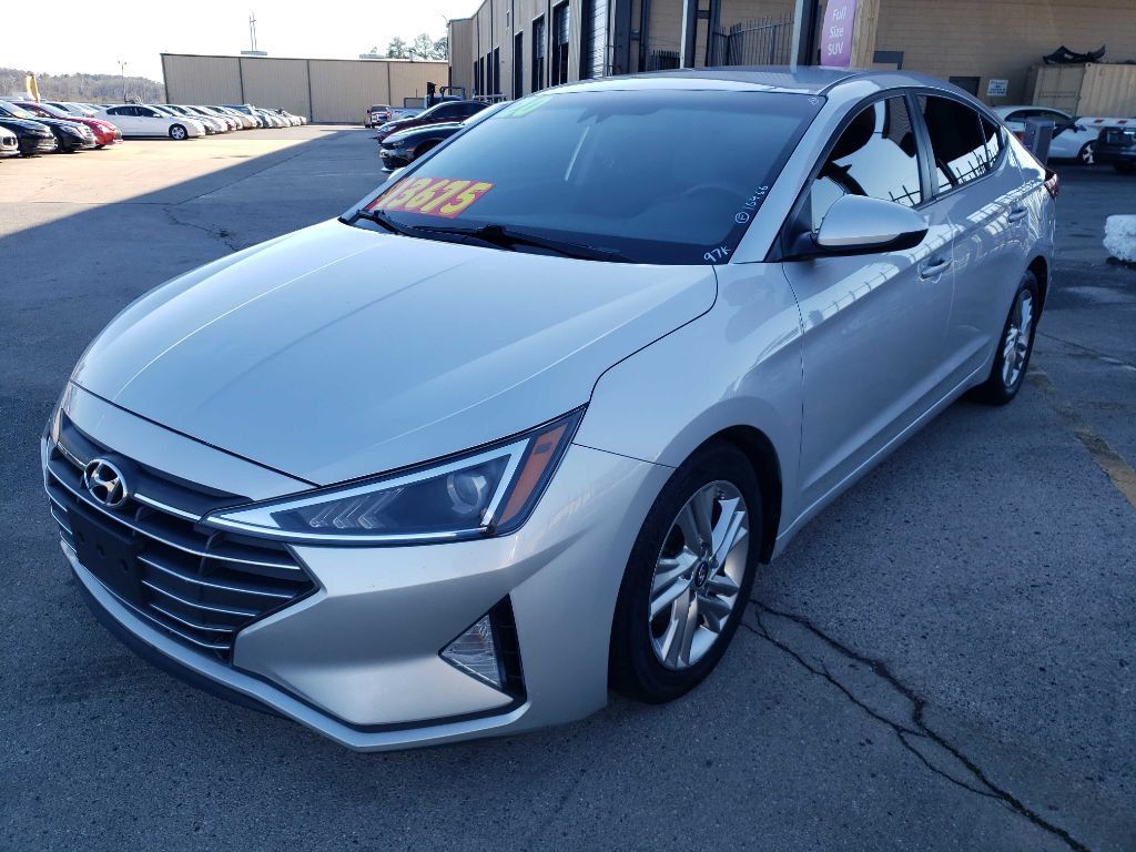 2020 Hyundai Elantra SEL photo 2