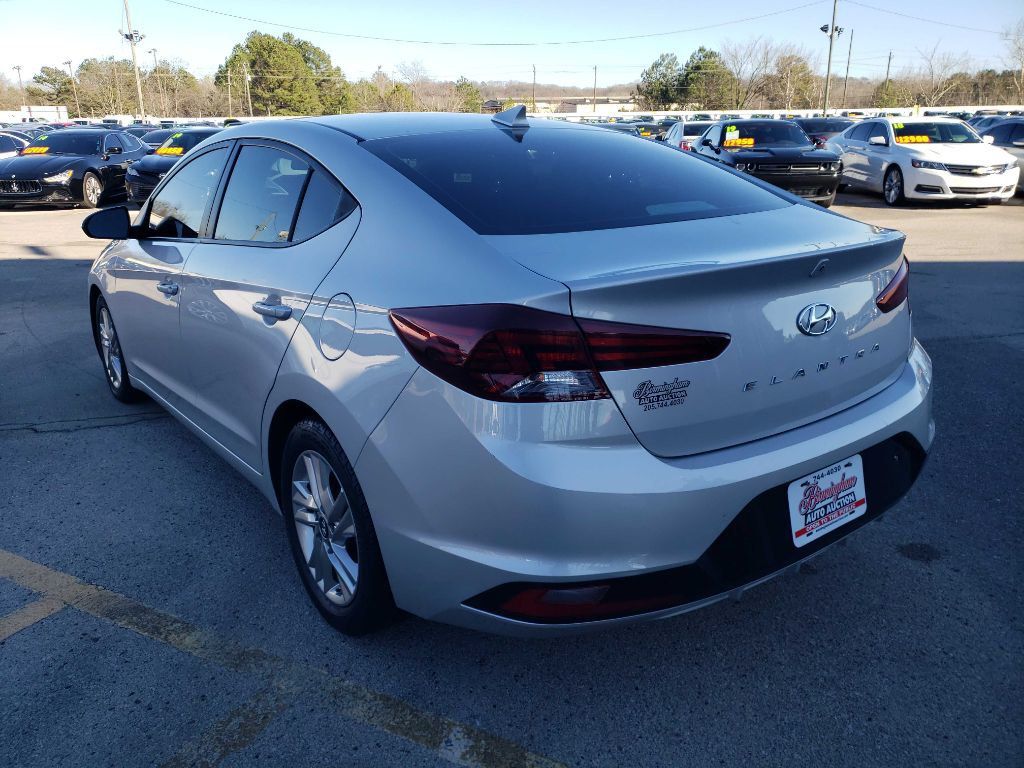 2020 Hyundai Elantra SEL photo 3