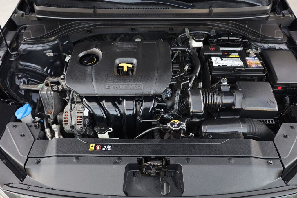 Hyundai Elantra photo 13