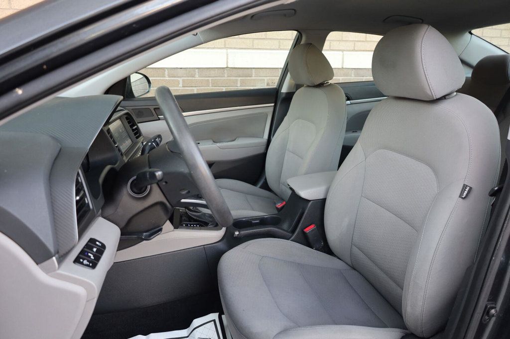 Hyundai Elantra photo 16