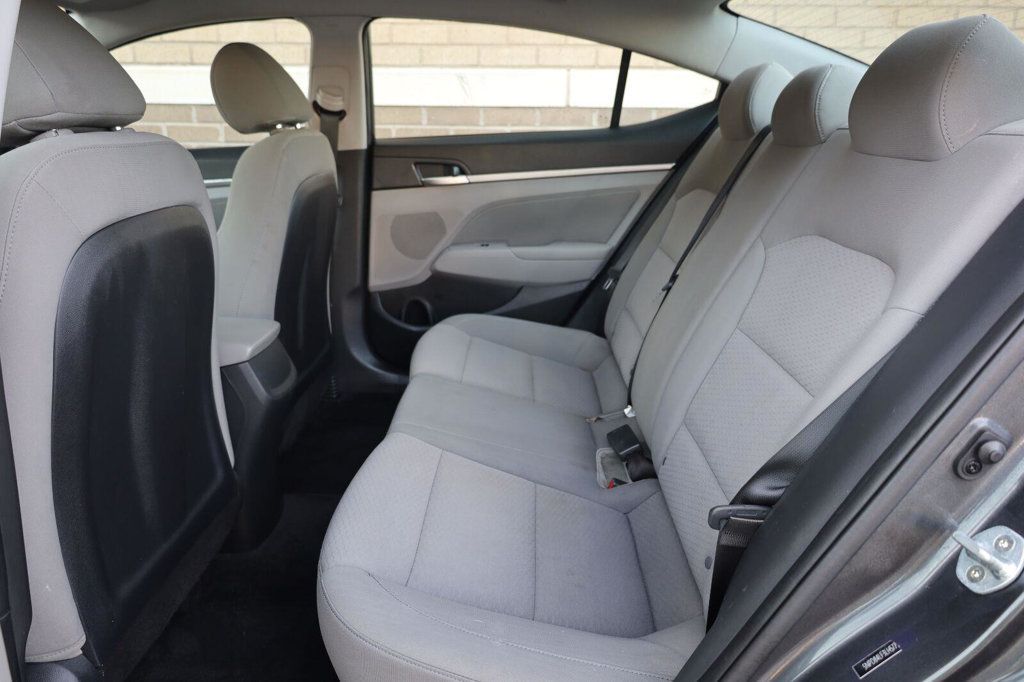 Hyundai Elantra photo 18