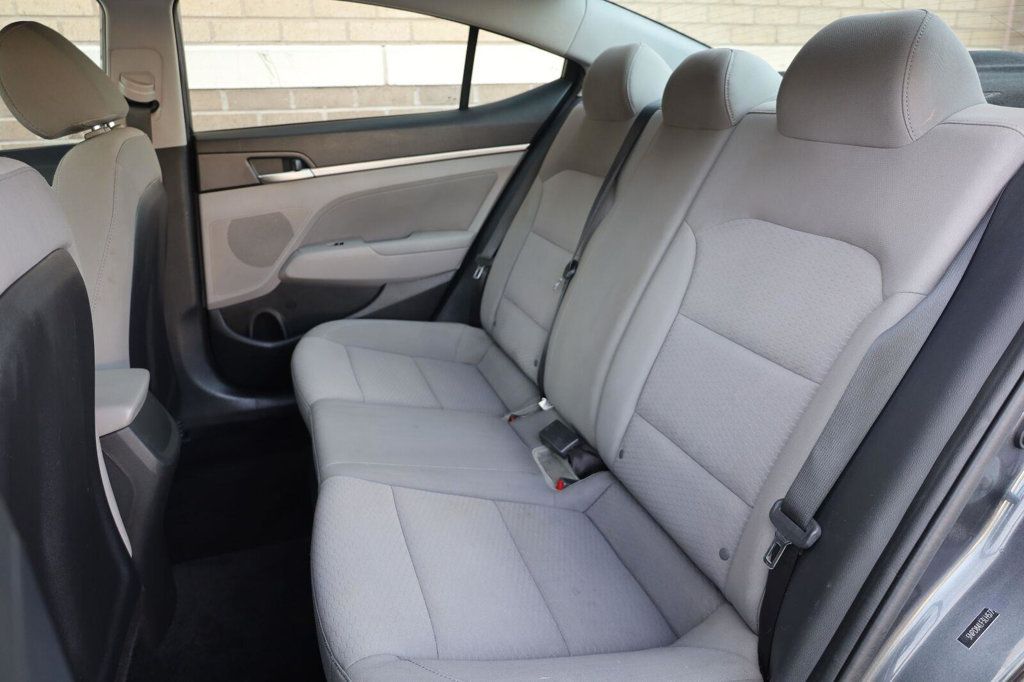 Hyundai Elantra photo 19