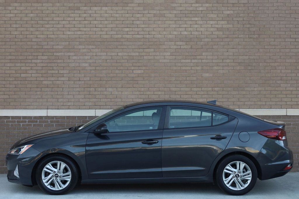 Hyundai Elantra photo 2
