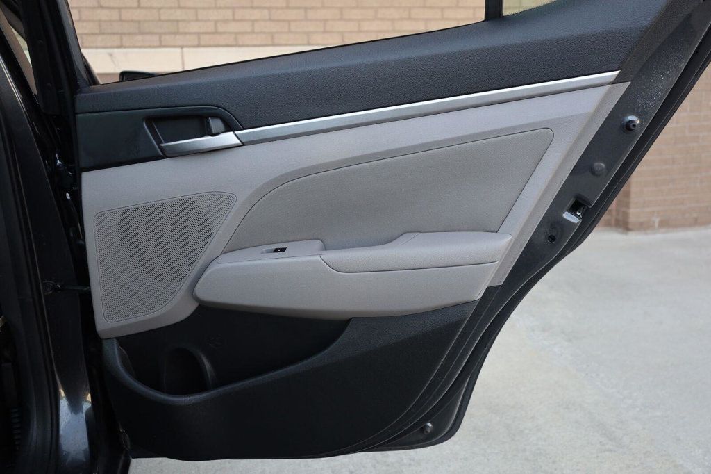 Hyundai Elantra photo 20