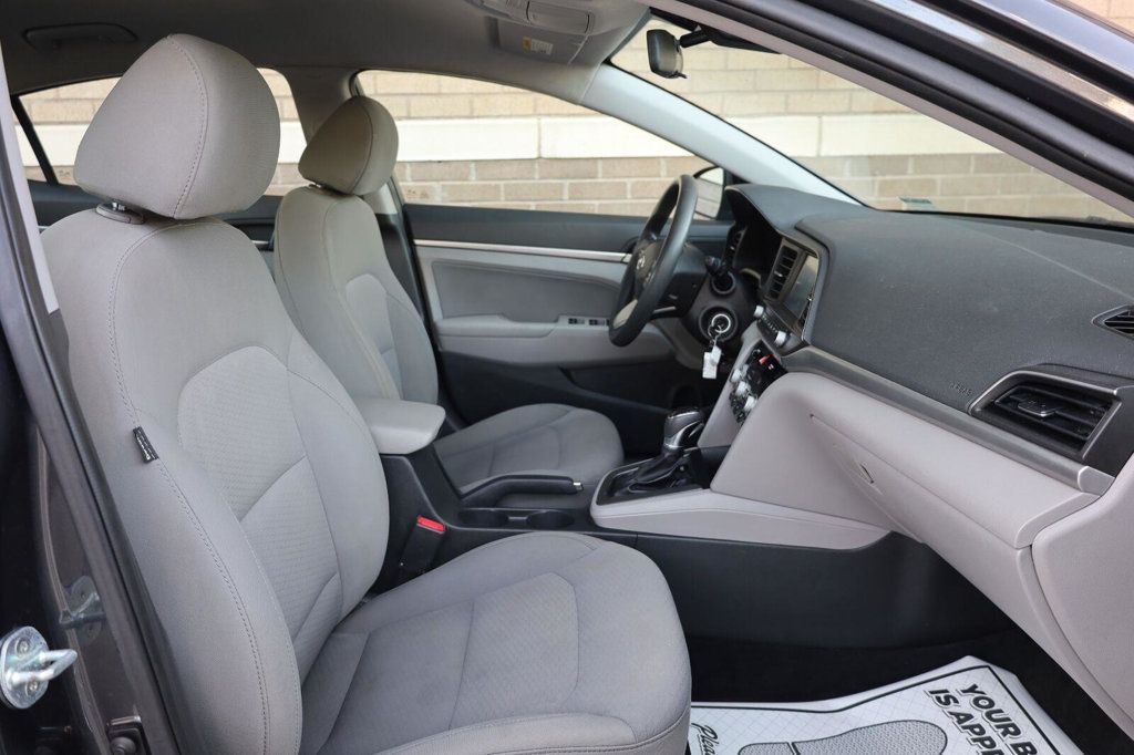 Hyundai Elantra photo 24