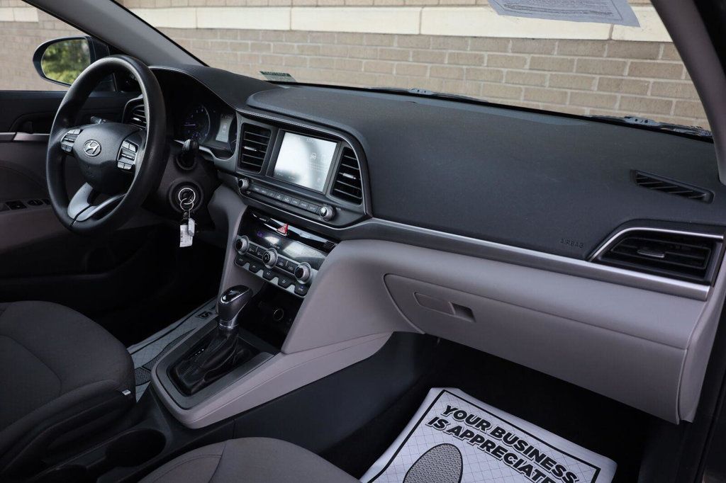 Hyundai Elantra photo 26