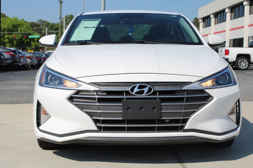 2020 Hyundai Elantra SEL photo 2