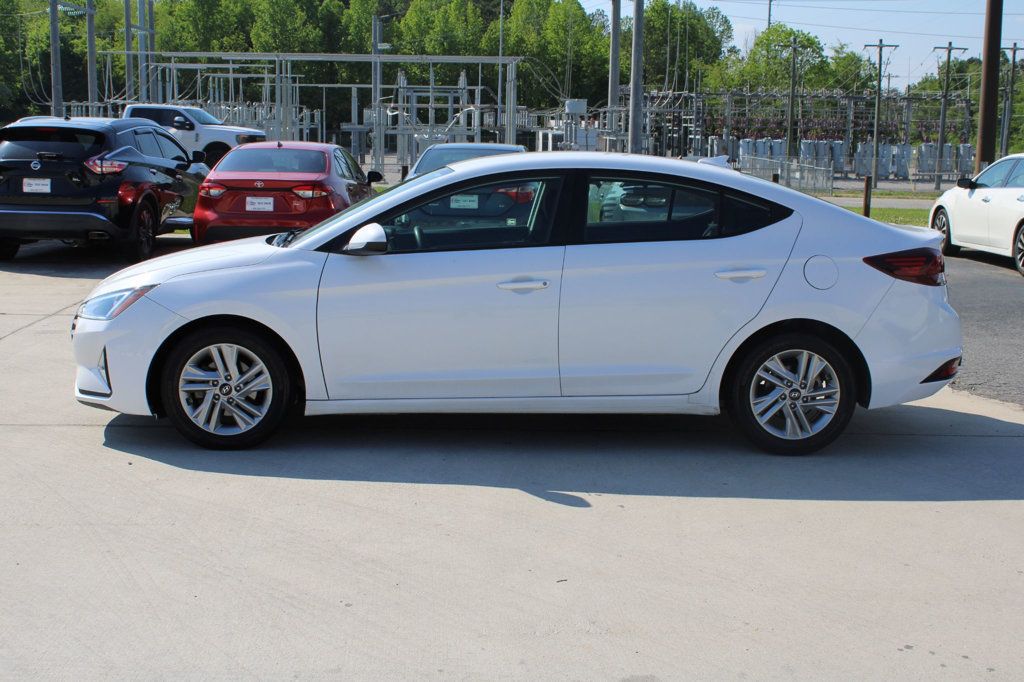 2020 Hyundai Elantra SEL photo 4