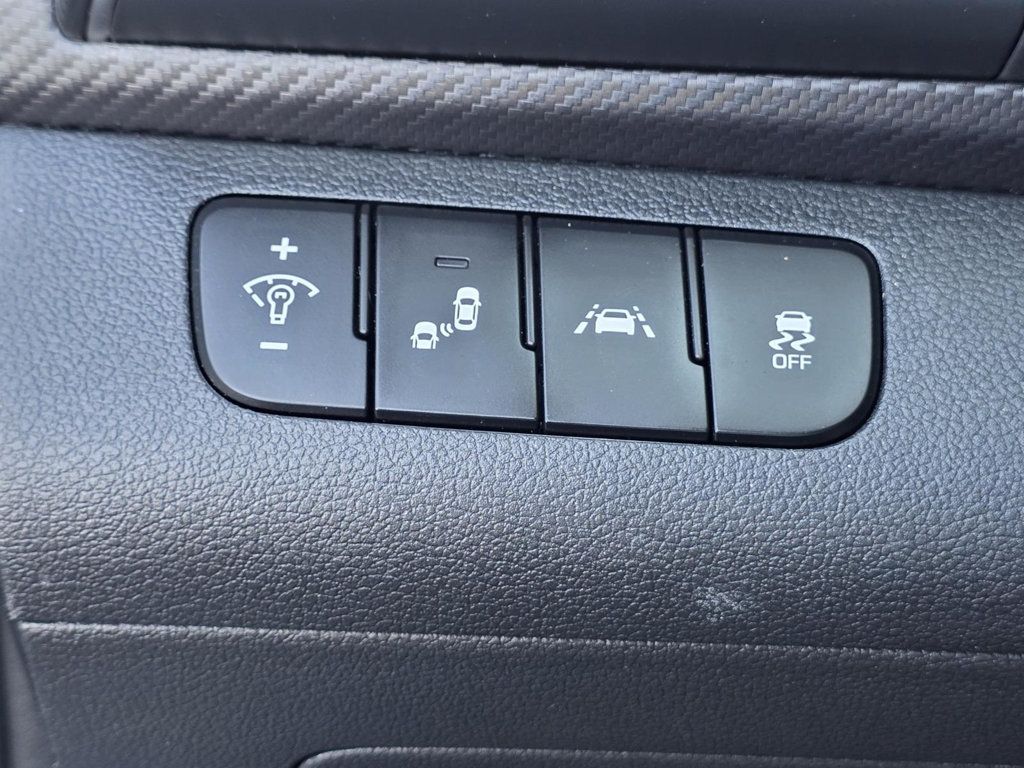 2020 Hyundai Elantra Sport photo 21