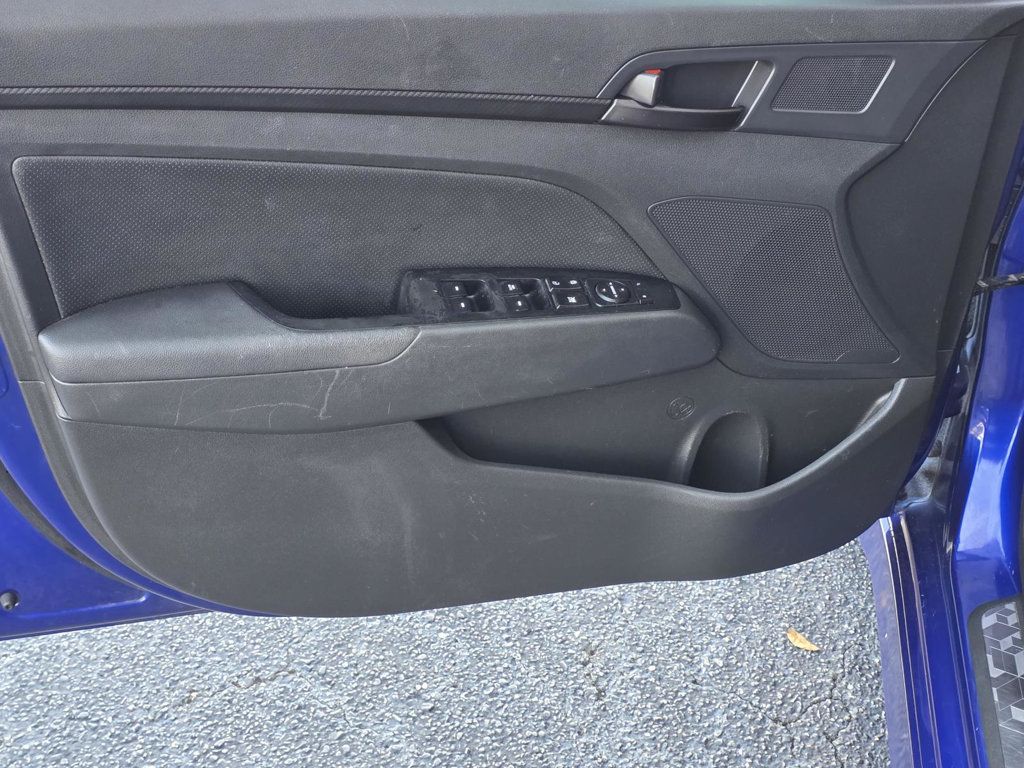 2020 Hyundai Elantra Sport photo 27