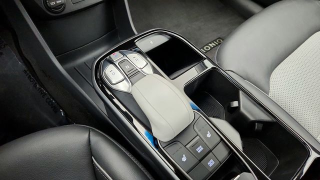 2020 Hyundai Ioniq Electric Limited Hatchback - 22955651 - 16