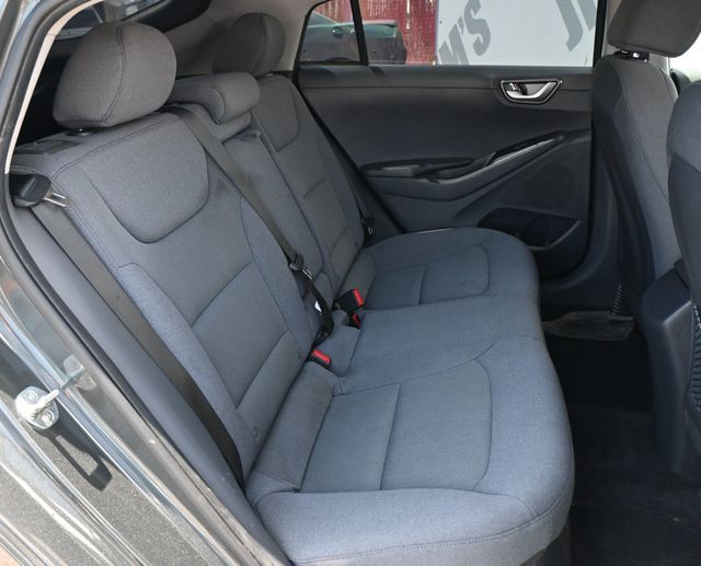 2020 Hyundai Ioniq Hybrid SE Hatchback - 23019831 - 11