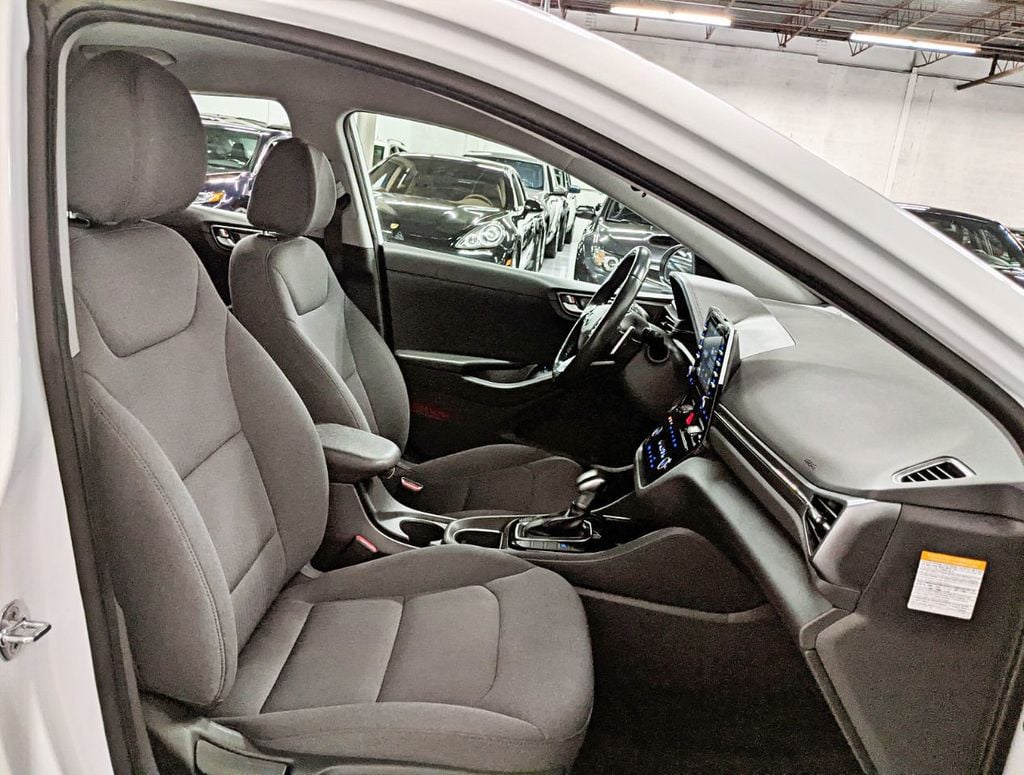 2020 Hyundai Ioniq Hybrid SE Hatchback - 22136475 - 39