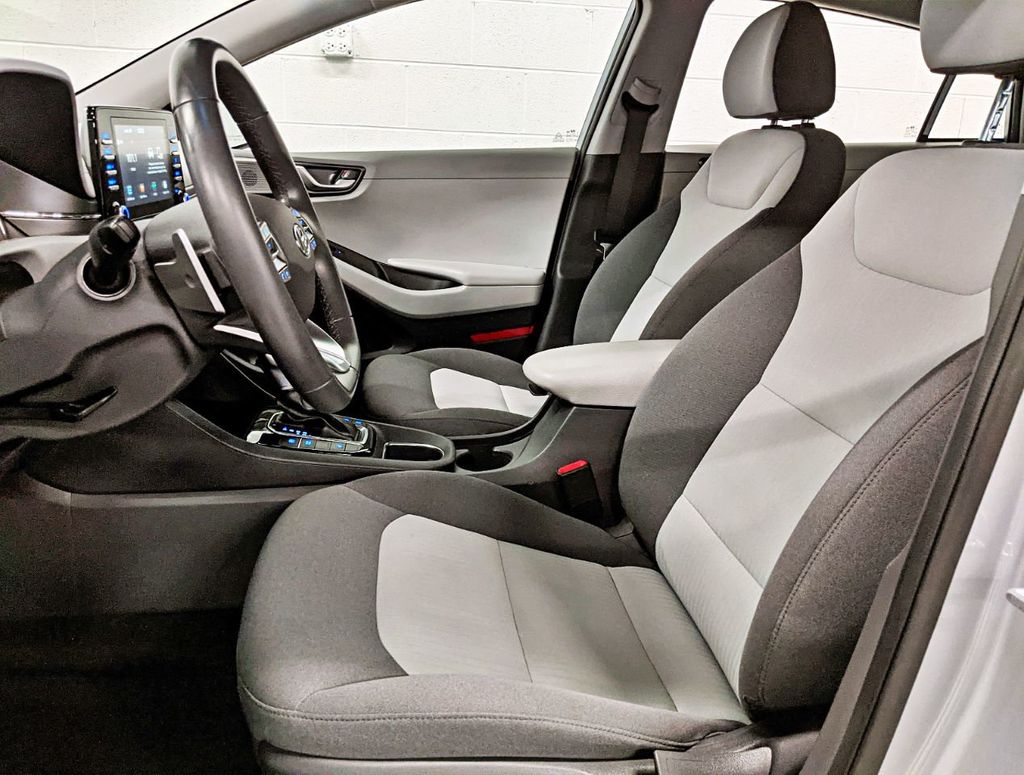 2020 Hyundai Ioniq Plug-In Hybrid SE Hatchback - 22302452 - 13