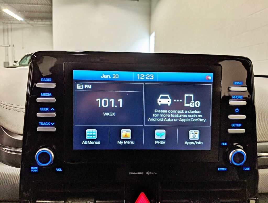 2020 Hyundai Ioniq Plug-In Hybrid SE Hatchback - 22302452 - 24