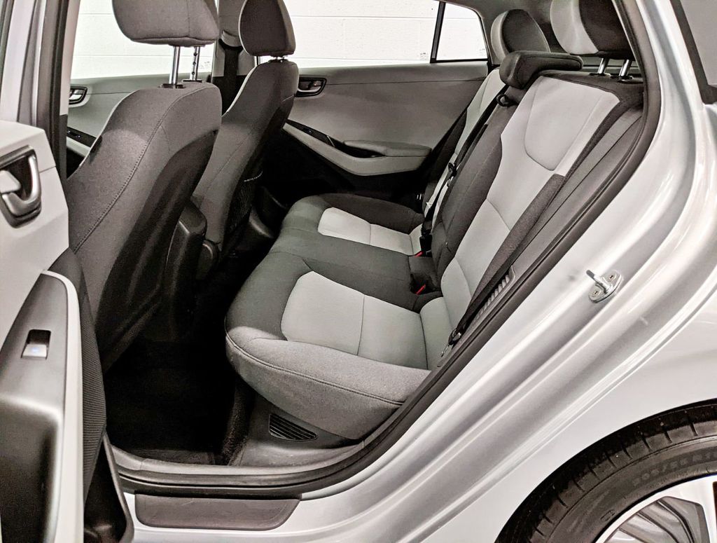 2020 Hyundai Ioniq Plug-In Hybrid SE Hatchback - 22302452 - 33