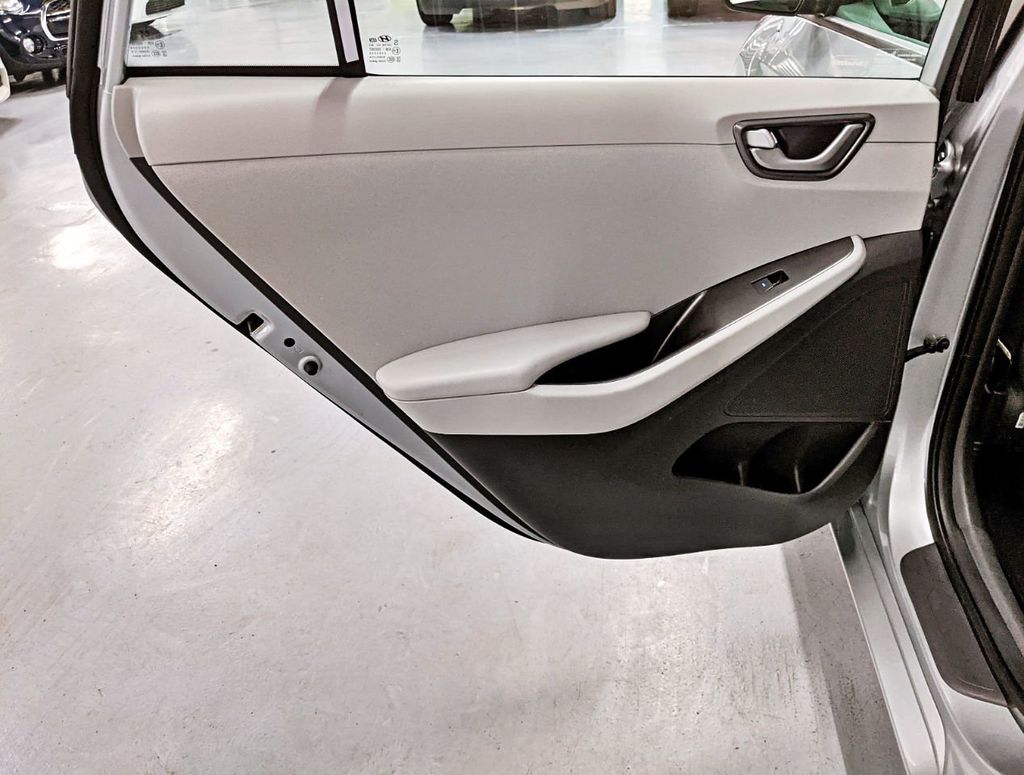 2020 Hyundai Ioniq Plug-In Hybrid SE Hatchback - 22302452 - 36
