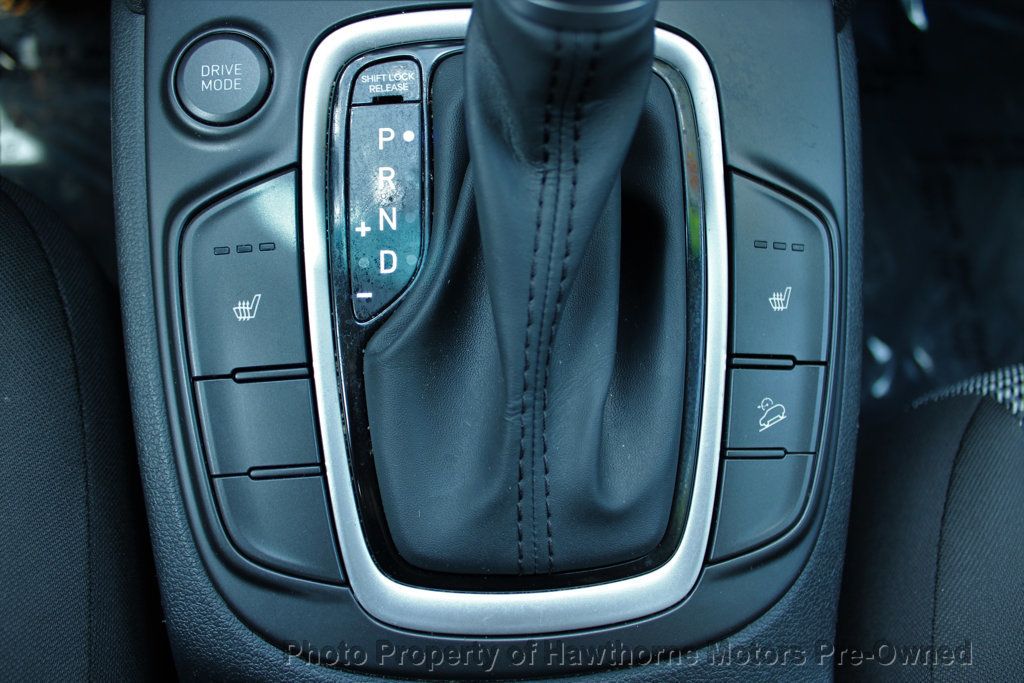 2020 Hyundai Kona SEL photo 17