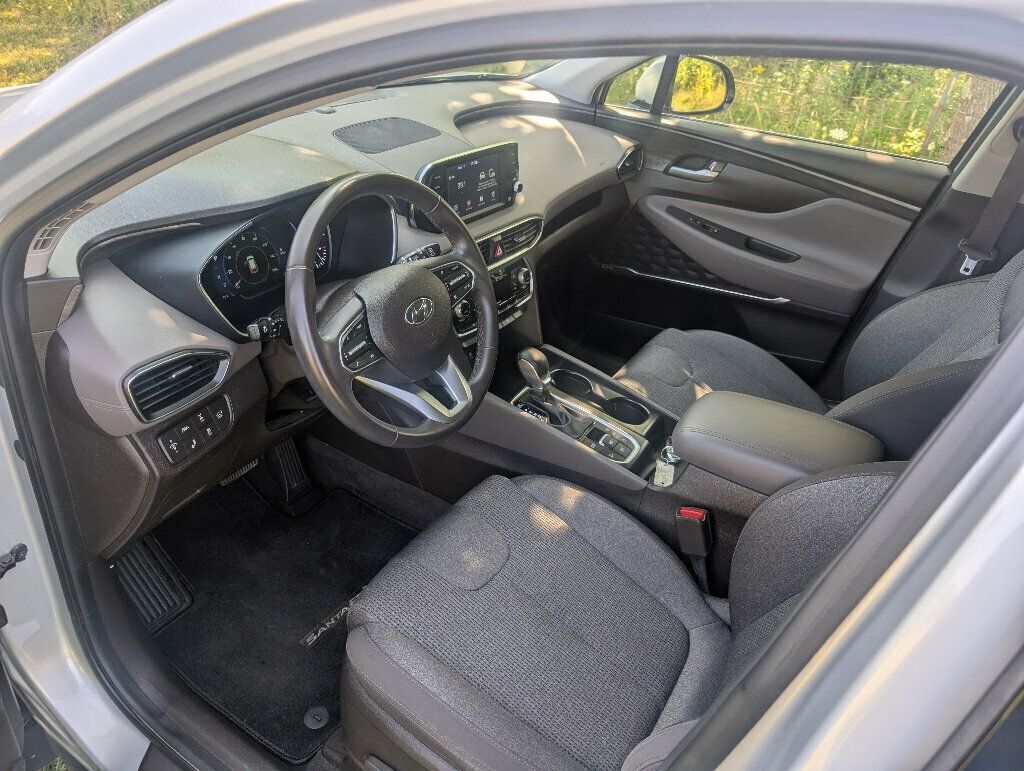 2020 Hyundai Santa Fe SEL photo 16