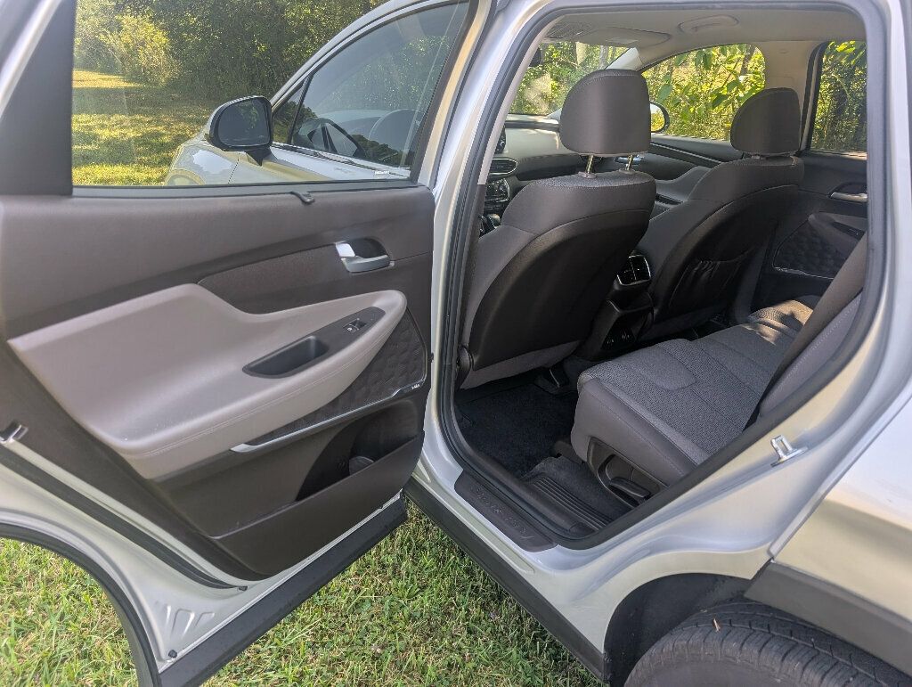 2020 Hyundai Santa Fe SEL photo 17