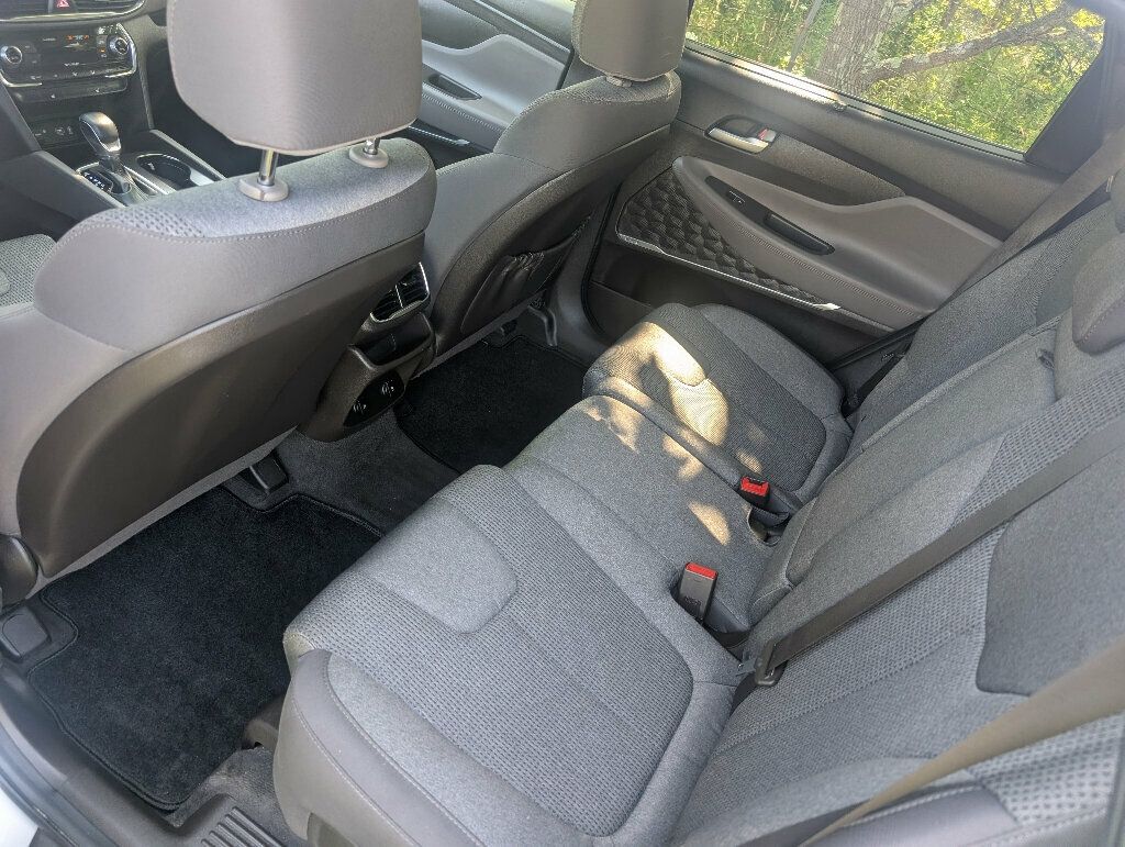 2020 Hyundai Santa Fe SEL photo 18