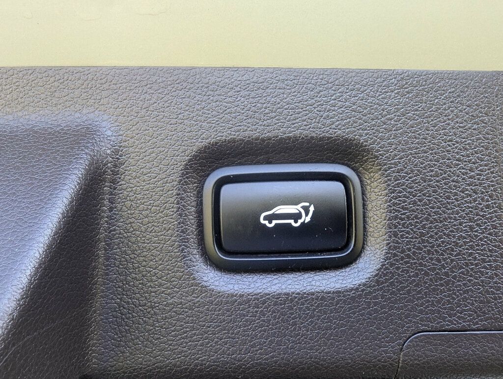 2020 Hyundai Santa Fe SEL photo 24