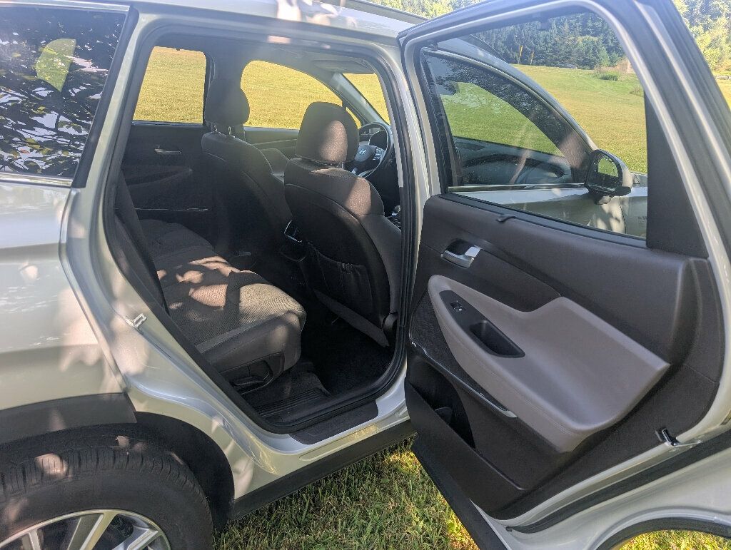 2020 Hyundai Santa Fe SEL photo 25