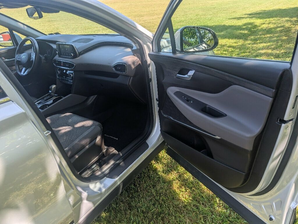 2020 Hyundai Santa Fe SEL photo 27