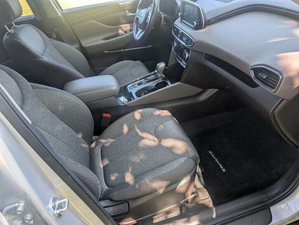 2020 Hyundai Santa Fe SEL photo 28