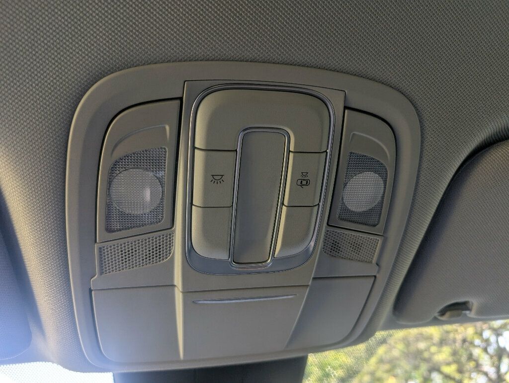 2020 Hyundai Santa Fe SEL photo 34