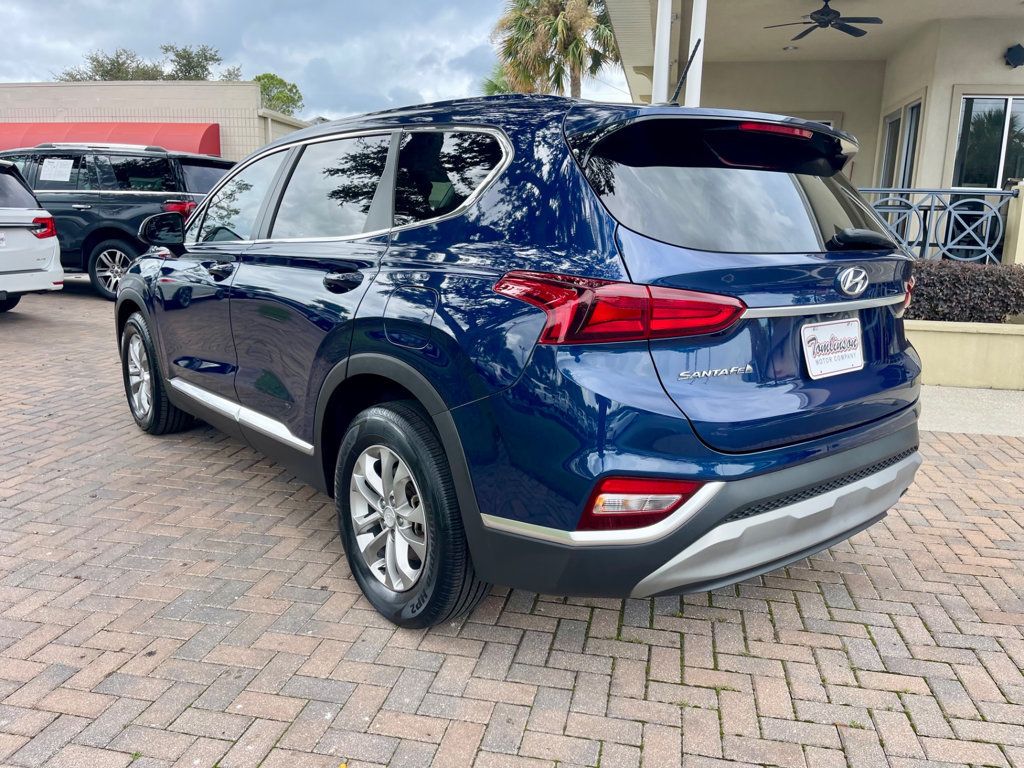2020 Hyundai Santa Fe SE photo 2