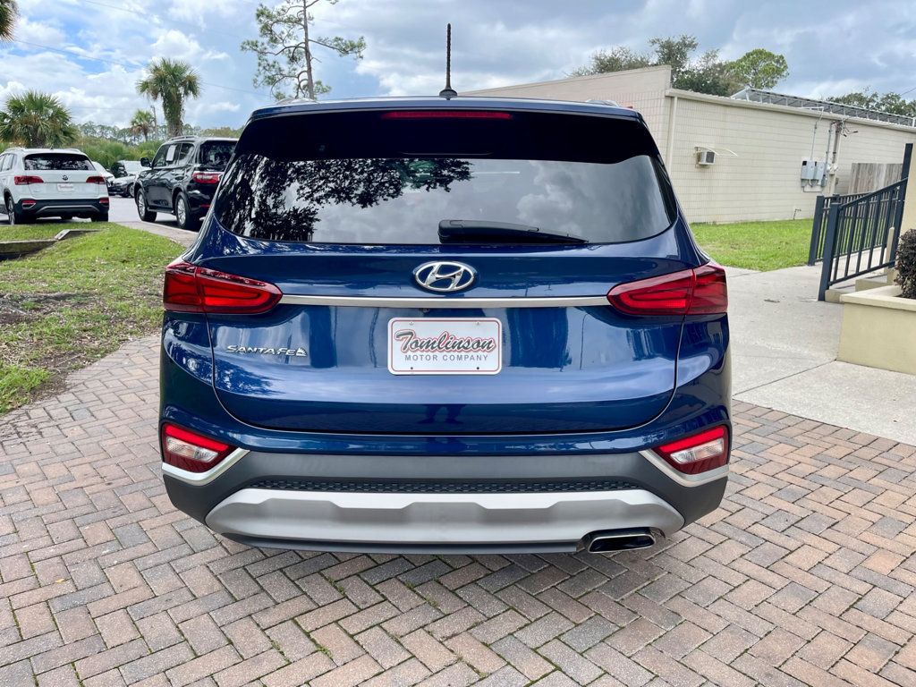 2020 Hyundai Santa Fe SE photo 3