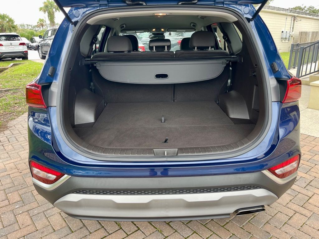 2020 Hyundai Santa Fe SE photo 4