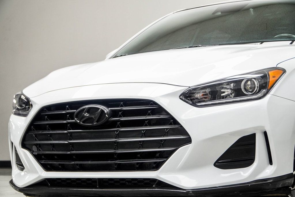 2020 Hyundai Veloster 2.0L Premium photo 2