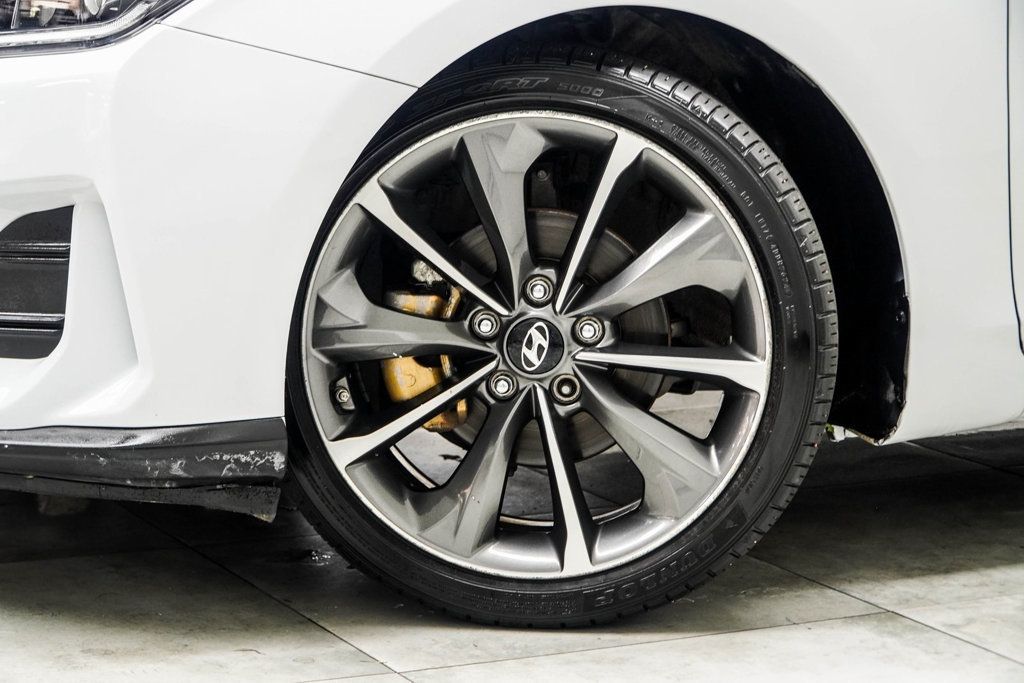 2020 Hyundai Veloster 2.0L Premium photo 3