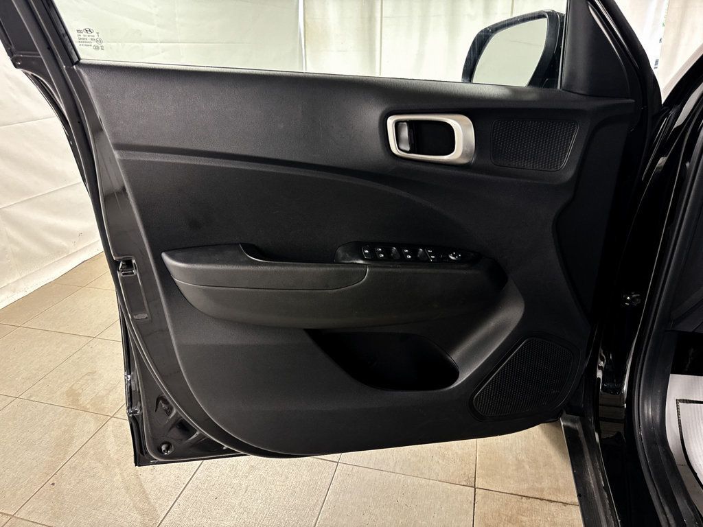 2020 Hyundai Venue SE - 22863544 - 12