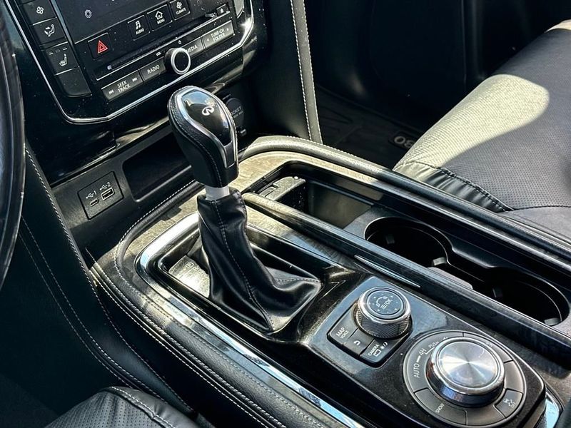 2020 Infiniti QX80 Luxe photo 17