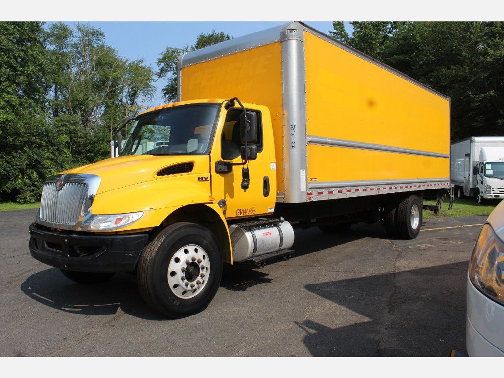 2020 International MV607 w/ 26ft Dry Freight Moving Box Truck w/ Tuck Liftgate - 23012960 - 7