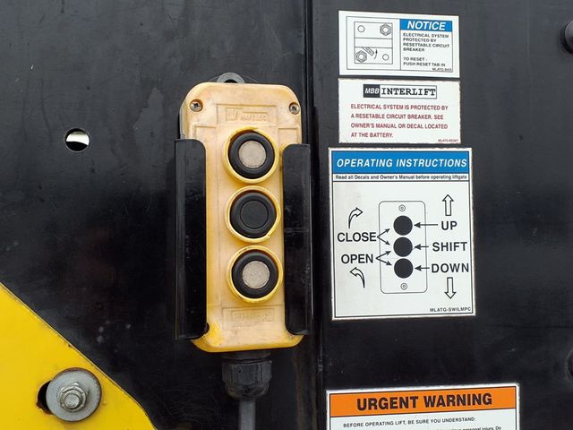 2020 Isuzu NPR 16' Box Truck w/Liftgate - 22981606 - 24