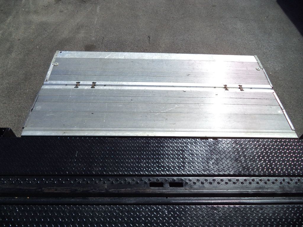 2020 Isuzu NPR HD Gas With 16ft Box Truck Dry Cargo Truck & Aluminum Liftgate - 22975925 - 31