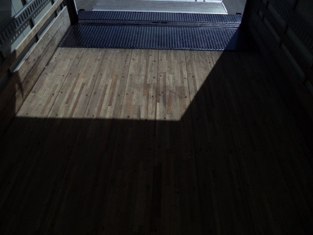 2020 Isuzu NPR HD Gas With 16ft Box Truck Dry Cargo Truck & Aluminum Liftgate - 22975925 - 34