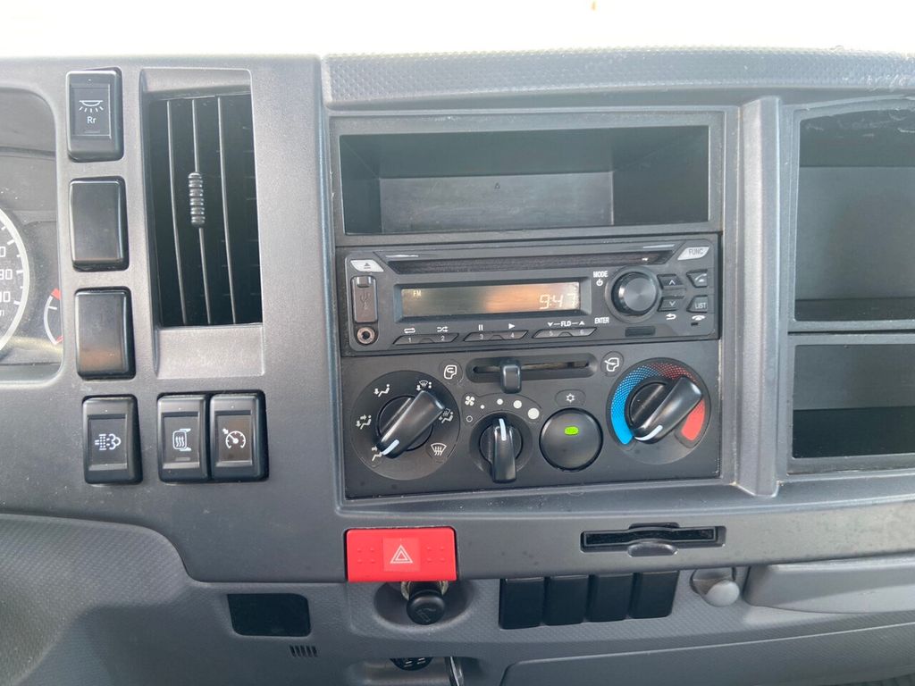 2020 Isuzu NRR photo 18