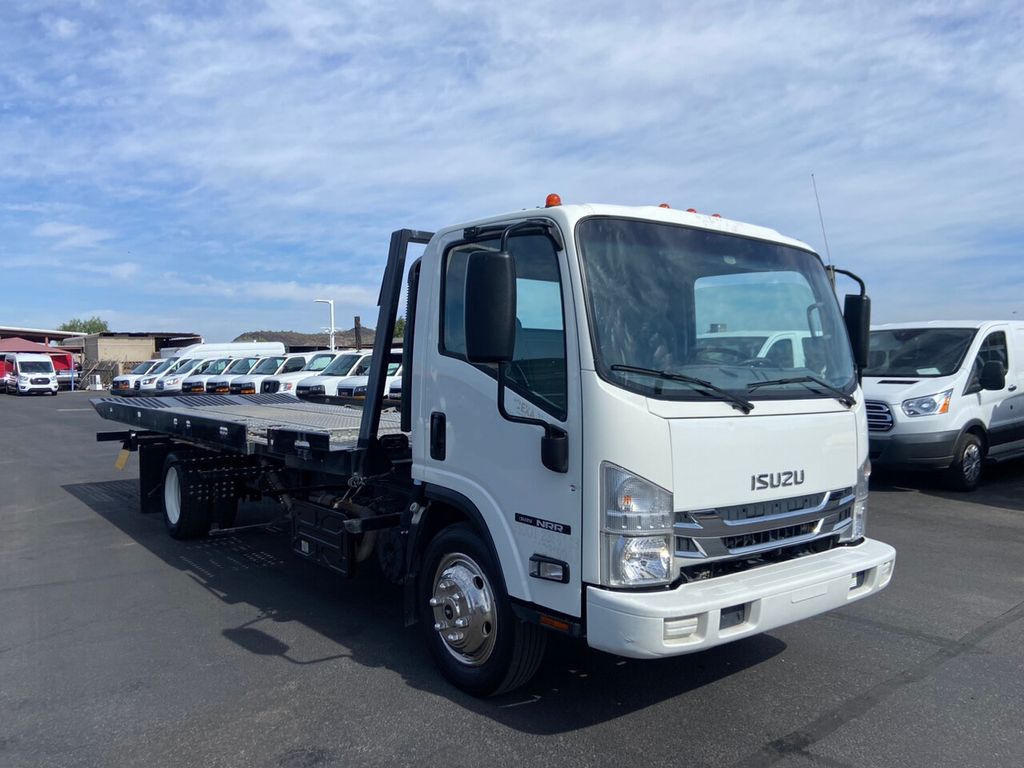 2020 Isuzu NRR photo 3
